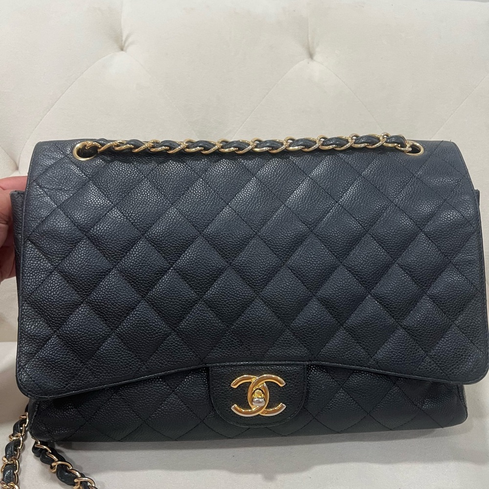 Chanel Classic Caviar Maxi Double Flap - Picture 2 of 11
